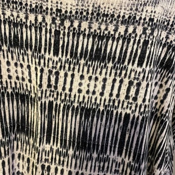 Rose & Olive sleeveless black and white tank - Picture 3 of 7